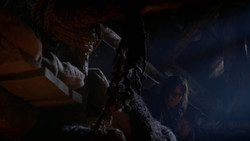 extant_GameOfThrones_2x01-TheNorthRemembers_2128