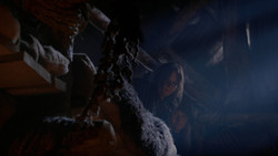 extant_GameOfThrones_2x01-TheNorthRemembers_2130