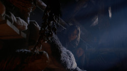 extant_GameOfThrones_2x01-TheNorthRemembers_2131