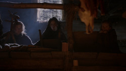 extant_GameOfThrones_2x01-TheNorthRemembers_2140