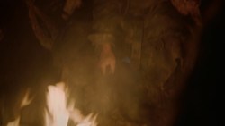 extant_GameOfThrones_2x01-TheNorthRemembers_2228