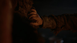 extant_GameOfThrones_2x01-TheNorthRemembers_2287
