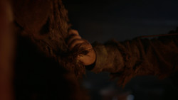 extant_GameOfThrones_2x01-TheNorthRemembers_2288