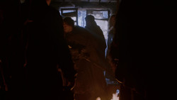 extant_GameOfThrones_2x01-TheNorthRemembers_2412