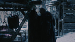 extant_GameOfThrones_2x01-TheNorthRemembers_2429