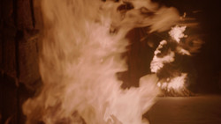 extant_GameOfThrones_2x01-TheNorthRemembers_2520