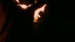 extant_GameOfThrones_2x01-TheNorthRemembers_2755
