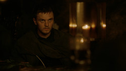 extant_GameOfThrones_2x01-TheNorthRemembers_2939