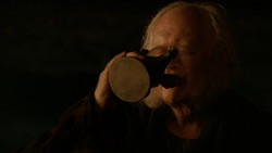 extant_GameOfThrones_2x01-TheNorthRemembers_3179