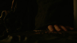 extant_GameOfThrones_2x01-TheNorthRemembers_3203