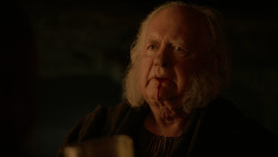 extant_GameOfThrones_2x01-TheNorthRemembers_3238