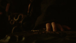 extant_GameOfThrones_2x01-TheNorthRemembers_3240