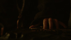 extant_GameOfThrones_2x01-TheNorthRemembers_3242