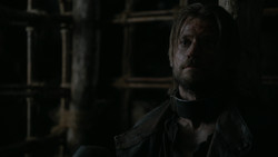 extant_GameOfThrones_2x01-TheNorthRemembers_3493