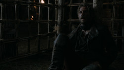 extant_GameOfThrones_2x01-TheNorthRemembers_3526