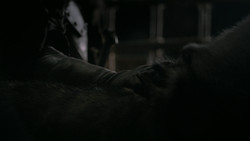 extant_GameOfThrones_2x01-TheNorthRemembers_3613
