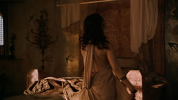 extant_GameOfThrones_2x01-TheNorthRemembers_3696