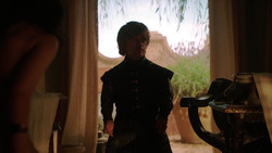 extant_GameOfThrones_2x01-TheNorthRemembers_3702