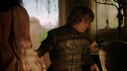 extant_GameOfThrones_2x01-TheNorthRemembers_3720