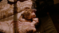 extant_GameOfThrones_2x01-TheNorthRemembers_3830