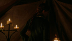 extant_GameOfThrones_2x01-TheNorthRemembers_4433