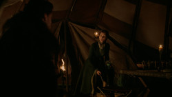 extant_GameOfThrones_2x01-TheNorthRemembers_4436