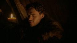 extant_GameOfThrones_2x01-TheNorthRemembers_4535
