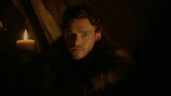 extant_GameOfThrones_2x01-TheNorthRemembers_4552