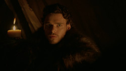 extant_GameOfThrones_2x01-TheNorthRemembers_4565