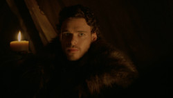 extant_GameOfThrones_2x01-TheNorthRemembers_4566