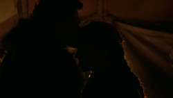 extant_GameOfThrones_2x01-TheNorthRemembers_4667