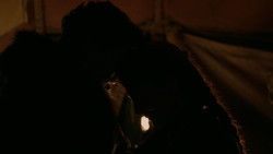 extant_GameOfThrones_2x01-TheNorthRemembers_4674