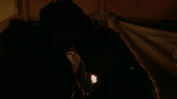 extant_GameOfThrones_2x01-TheNorthRemembers_4677