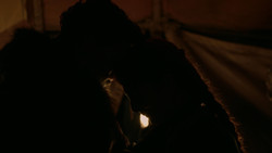 extant_GameOfThrones_2x01-TheNorthRemembers_4679