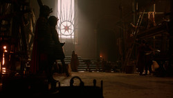 extant_GameOfThrones_2x01-TheNorthRemembers_4930