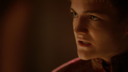 extant_GameOfThrones_2x01-TheNorthRemembers_4975