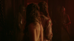 extant_GameOfThrones_2x01-TheNorthRemembers_5135