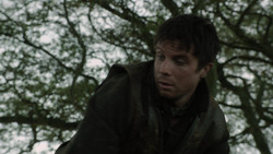 extant_GameOfThrones_2x01-TheNorthRemembers_5378