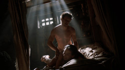 extant_GameOfThrones_2x02-TheNightLands_1932