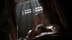 extant_GameOfThrones_2x02-TheNightLands_1933