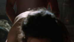 extant_GameOfThrones_2x02-TheNightLands_1940