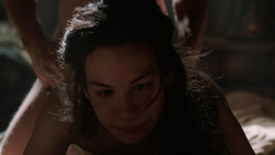 extant_GameOfThrones_2x02-TheNightLands_1941