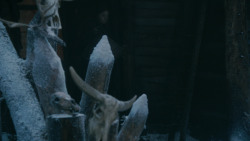 extant_GameOfThrones_2x03-WhatIsDeadMayNeverDie_0289