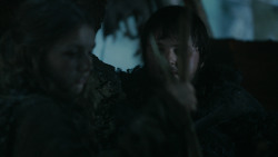 extant_GameOfThrones_2x03-WhatIsDeadMayNeverDie_0352