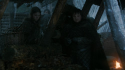 extant_GameOfThrones_2x03-WhatIsDeadMayNeverDie_0379