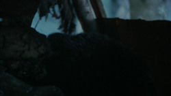 extant_GameOfThrones_2x03-WhatIsDeadMayNeverDie_0442