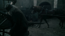 extant_GameOfThrones_2x03-WhatIsDeadMayNeverDie_0455