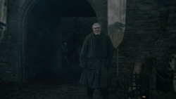 extant_GameOfThrones_2x03-WhatIsDeadMayNeverDie_0460