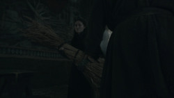 extant_GameOfThrones_2x03-WhatIsDeadMayNeverDie_0484
