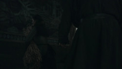 extant_GameOfThrones_2x03-WhatIsDeadMayNeverDie_0486